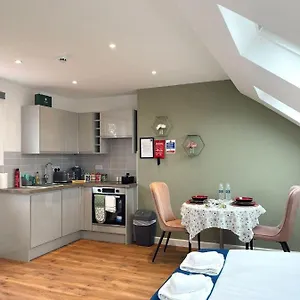 https://cambridge-studios-and-suites-by-tas-accommodations.cambridgehotelsuk.com